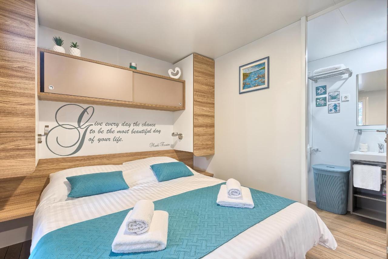 Total Escape Mobile Bianca Camp Porton Biondi Vakantiehuis *